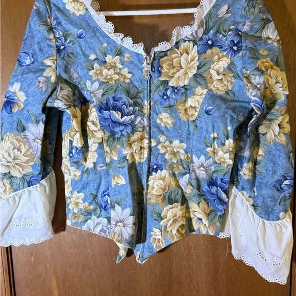 American Vintage Blue and Cream Floral Skirt Set with Apron - Picture 8 of 11